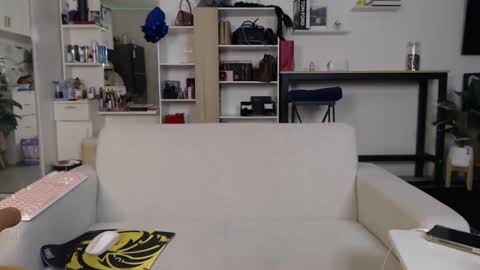 plasticgirll online show from January 18, 7:10 pm