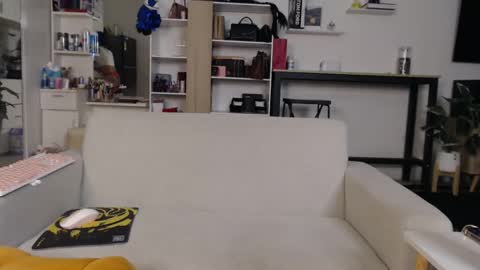 plasticgirll online show from February 8, 6:01 pm