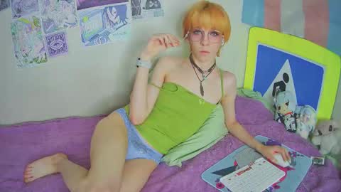 poppyfluffy online show from March 8, 6:06 am