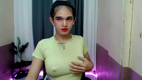 Pretty lady kitty online show from April 7, 7:04 pm