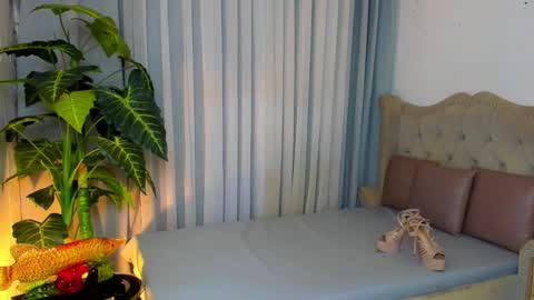 PrincessDONT FORGET TO FOLLOW ME online show from January 8, 10:30 am