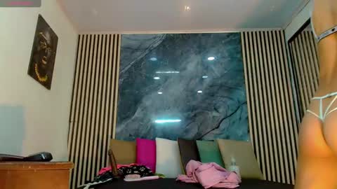 priscilarainbow online show from February 25, 11:11 pm