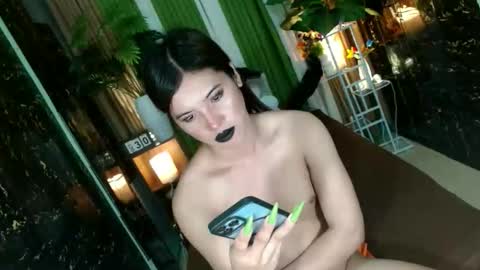 Kendal  online here from 6am-3pm philippine time online show from October 31, 1:15 am