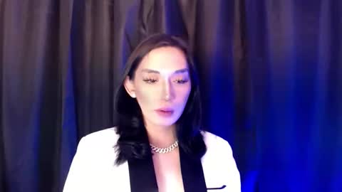 Queen Lucifer online show from November 6, 5:02 pm