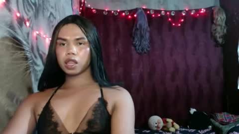 queenpinayebony_xx online show from May 16, 12:59 pm