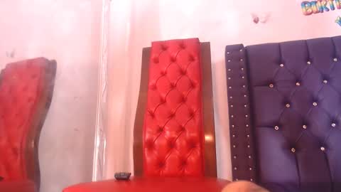 Snapshot of queenwenn chatting on October 2, 2:39 pm queenwenn online show from October 2, 2:39 pm