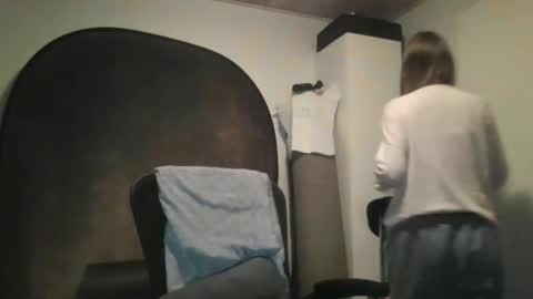 Keely KeKe Kiwi online show from October 25, 10:27 pm