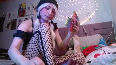 reiv_femboy online show from February 11, 3:36 am