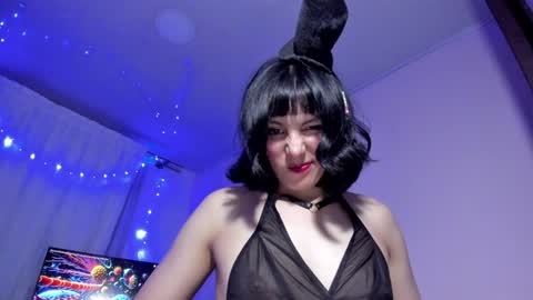 Twelve 3 Inst Twelve 312002 Twitter Room312 2002 online show from January 17, 12:31 am