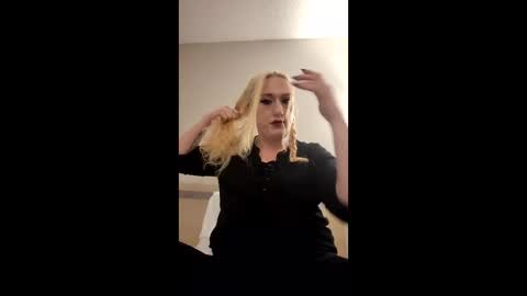 rosieleebrown online show from February 10, 9:38 am