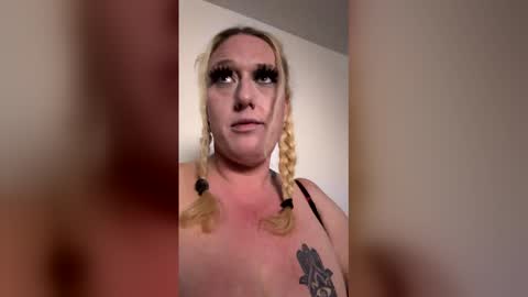 rosieleebrown online show from March 17, 3:10 am