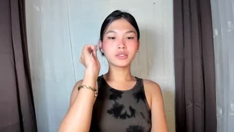 Snapshot of sabrina_maxx chatting on December 7, 3:31 am Nadine online show from December 7, 3:31 am