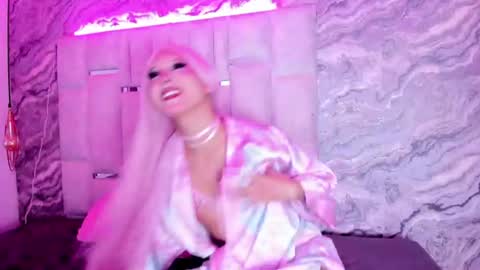 sandieluxx online show from July 14, 1:28 pm