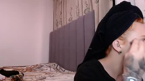 sara_johnson__ online show from April 19, 1:06 am