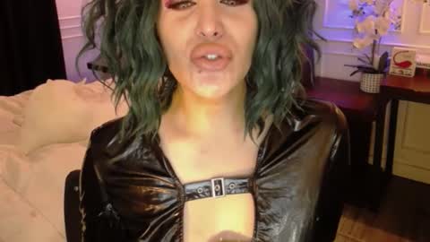 screendoll online show from March 1, 7:48 pm