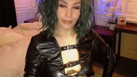 screendoll online show from March 2, 6:05 am