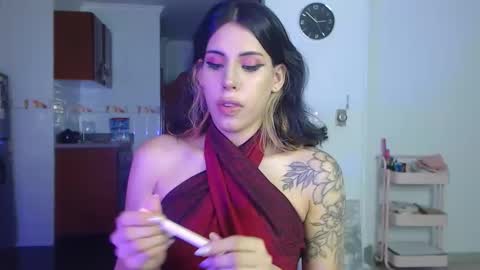 sararoussee online show from April 14, 12:04 am