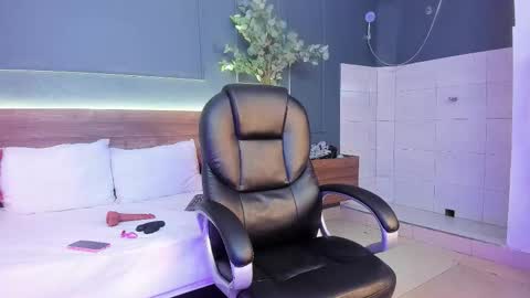 shayla online show from November 7, 5:07 am