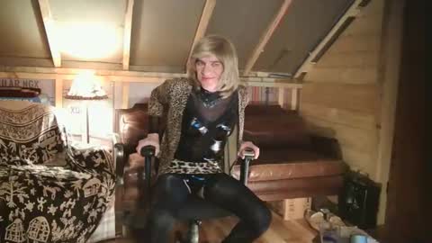 slutjennifertransxx online show from January 19, 3:04 am