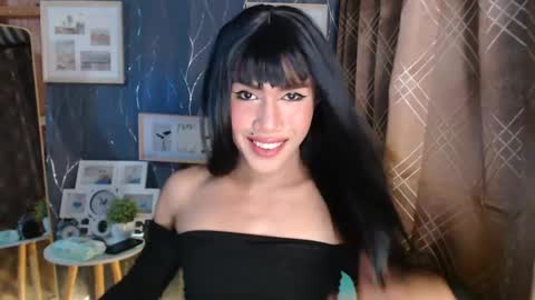 Snapshot of slutqueen_raz chatting on January 7, 7:38 pm Raz online show from January 7, 7:38 pm
