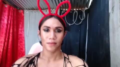 Snapshot of slutqueen_raz chatting on February 10, 5:25 am Raz online show from February 10, 5:25 am