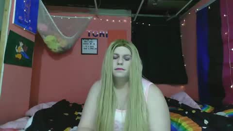 Snapshot of sluttytorismith chatting on February 4, 6:04 am Tori Smith online show from February 4, 6:04 am