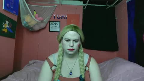 Snapshot of sluttytorismith chatting on February 15, 5:30 am Tori Smith online show from February 15, 5:30 am