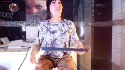 Small Hot19 online show from December 2, 10:07 am