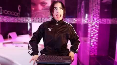 Small Hot19 online show from February 20, 10:39 am