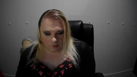 Pink  Pretty online show from June 1, 5:20 am