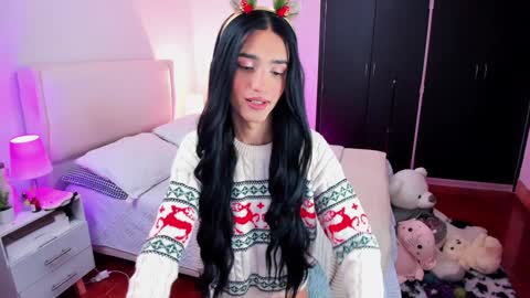 Snapshot of sophiecornett chatting on December 15, 12:18 am    online show from December 15, 12:18 am