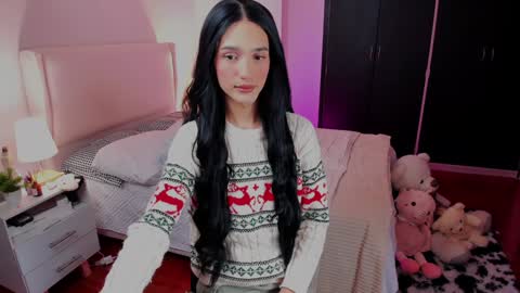 Snapshot of sophiecornett chatting on December 17, 1:38 pm    online show from December 17, 1:38 pm