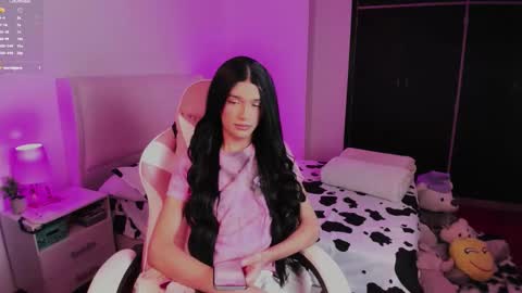 Snapshot of sophiecornett chatting on October 31, 4:49 pm    online show from October 31, 4:49 pm