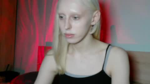 sora999999999 online show from April 3, 7:34 pm