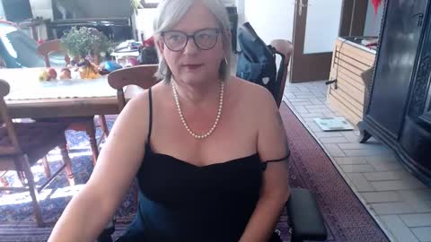stefaniats online show from May 17, 7:08 am