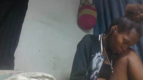 surbelle online show from April 17, 1:52 am