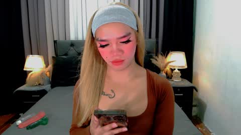 bea takashi  online show from April 7, 9:32 am