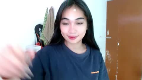 Lilly online show from February 18, 5:09 am