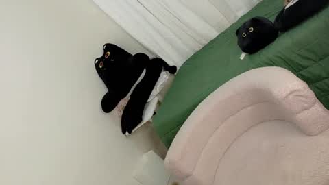 EVA GLASSCOTT online show from October 31, 2:26 pm