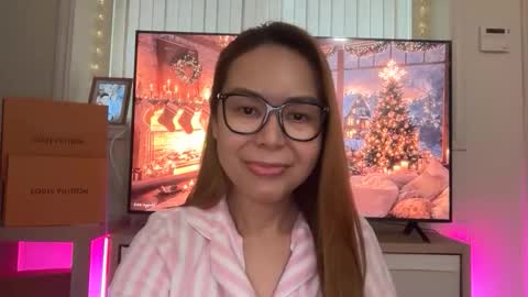 REINA online show from December 4, 9:30 pm