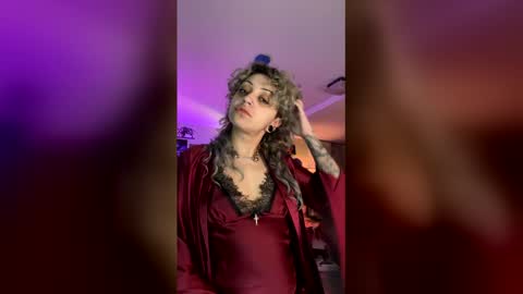 KIng Venus online show from April 19, 2:34 am