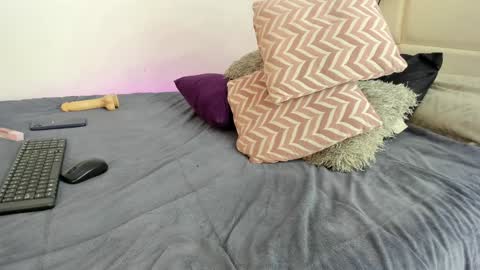 Camila online show from February 4, 10:43 am