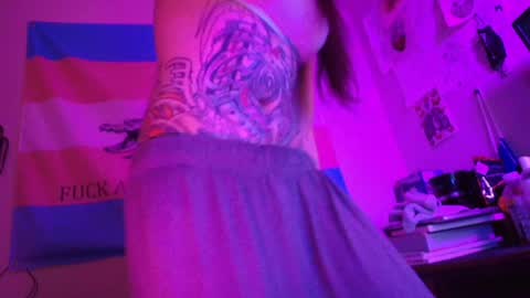 Snapshot of thighsnacks chatting on December 4, 9:40 pm snacks online show from December 4, 9:40 pm