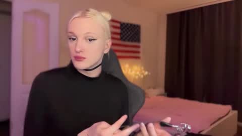 Amira online show from December 17, 9:48 am