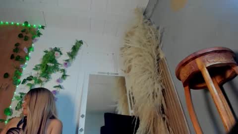 tiffanyy_deluxe online show from February 13, 6:04 pm