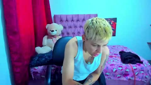 tomboygirl69 online show from December 28, 6:18 pm