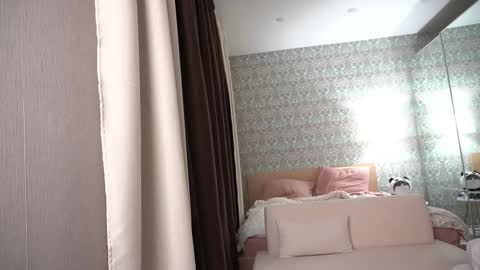         online show from December 4, 5:45 am