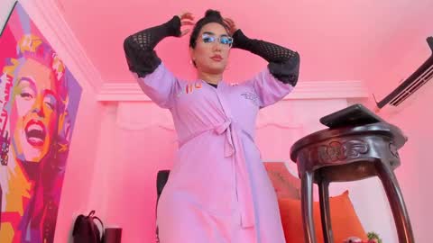 Juliana Giiraldo  online show from September 11, 1:41 pm