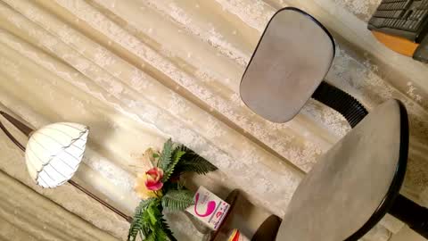 Chloe online show from April 1, 8:27 am