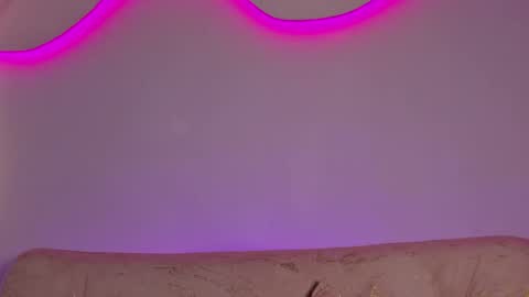 Chloe online show from April 21, 8:15 pm